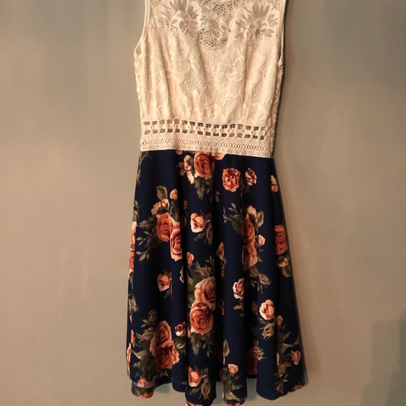 Ardene’s lace/ flora dress - Picture 1 of 3